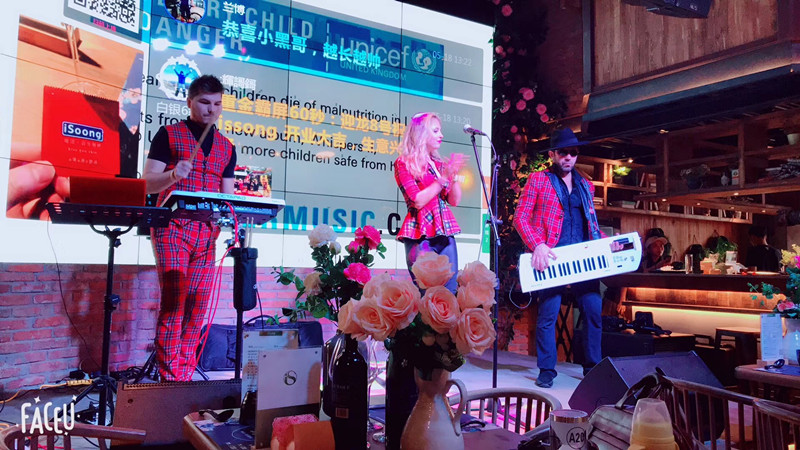 缺少液晶拼接屏產(chǎn)品，世界杯的每個(gè)精彩瞬間如何展示