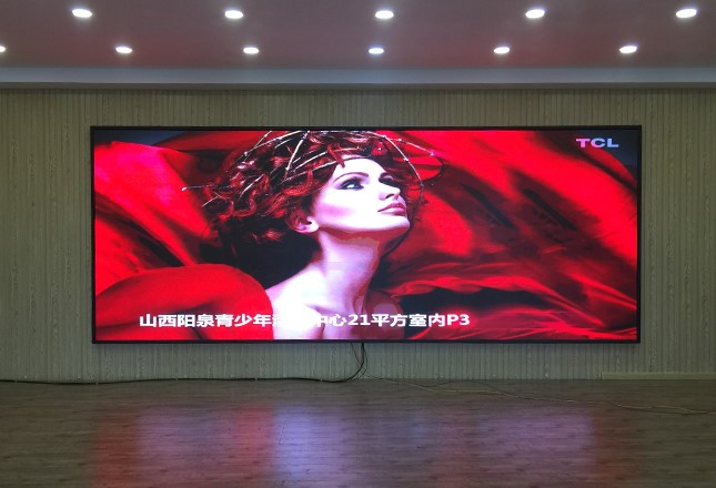 LED顯示屏室內(nèi)全彩舞臺(tái)酒吧廣告屏幕、會(huì)議p2p2.5p3p4p5電子屏花屏有哪些原因？